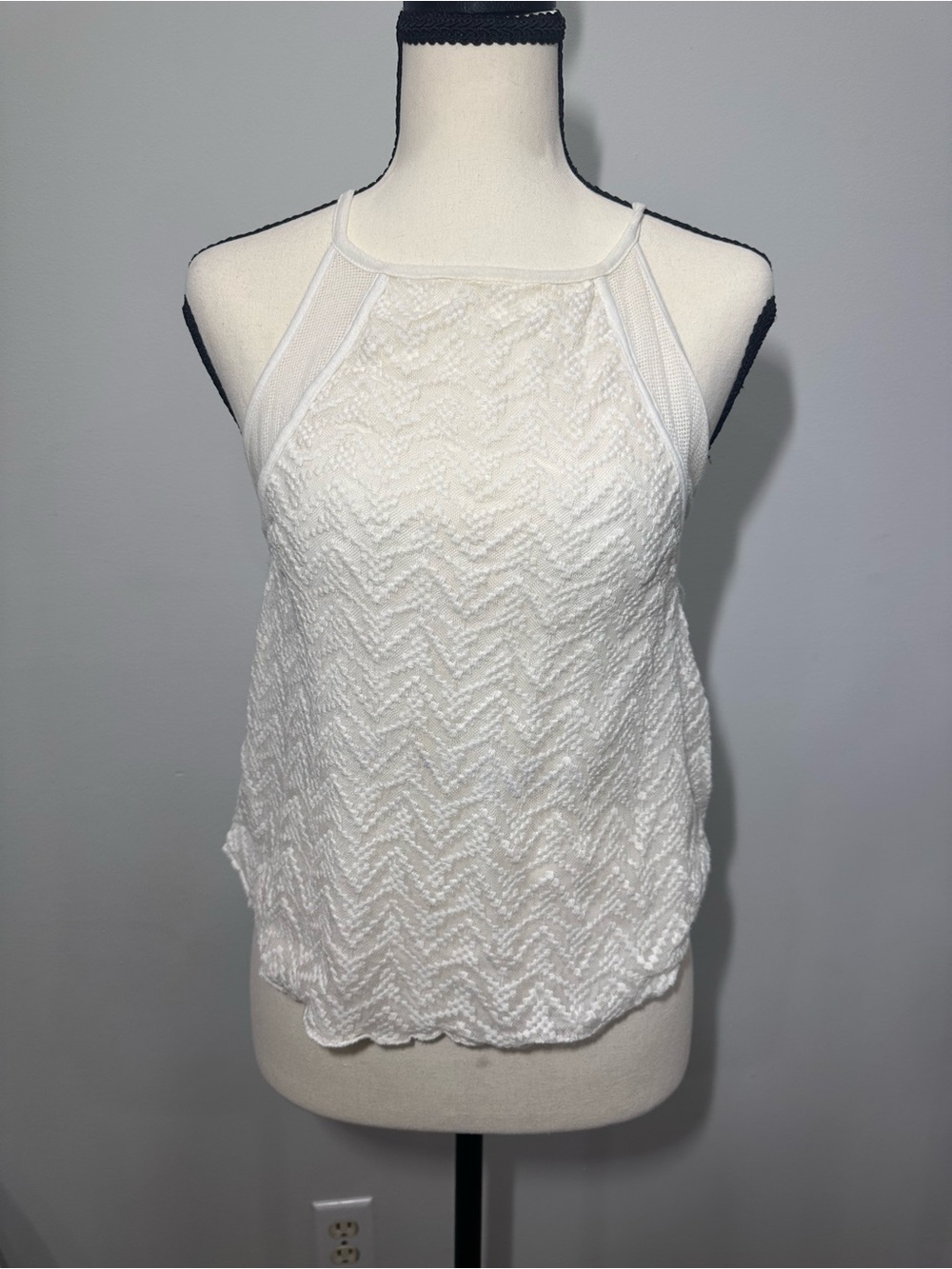 MANGO White Lace Eyelet Halter Tank Top Cami Camisole Cotton Knit Top size Small